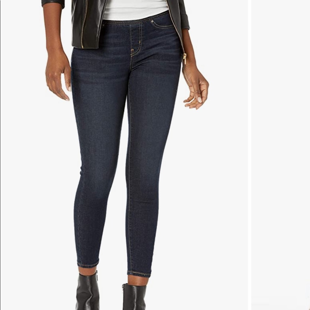 NWT-Levi Strauss Totally Shaping Pull-on Skinn…